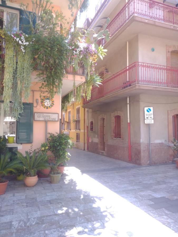 Vacanza Taormina Mare Mazzeo Exterior photo