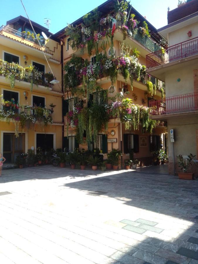 Vacanza Taormina Mare Mazzeo Exterior photo