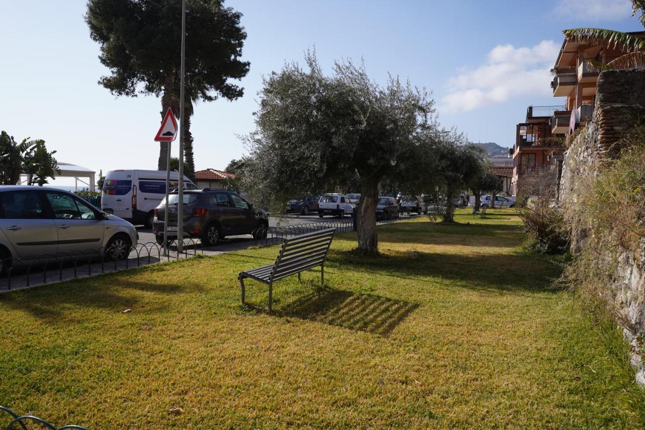 Vacanza Taormina Mare Mazzeo Exterior photo